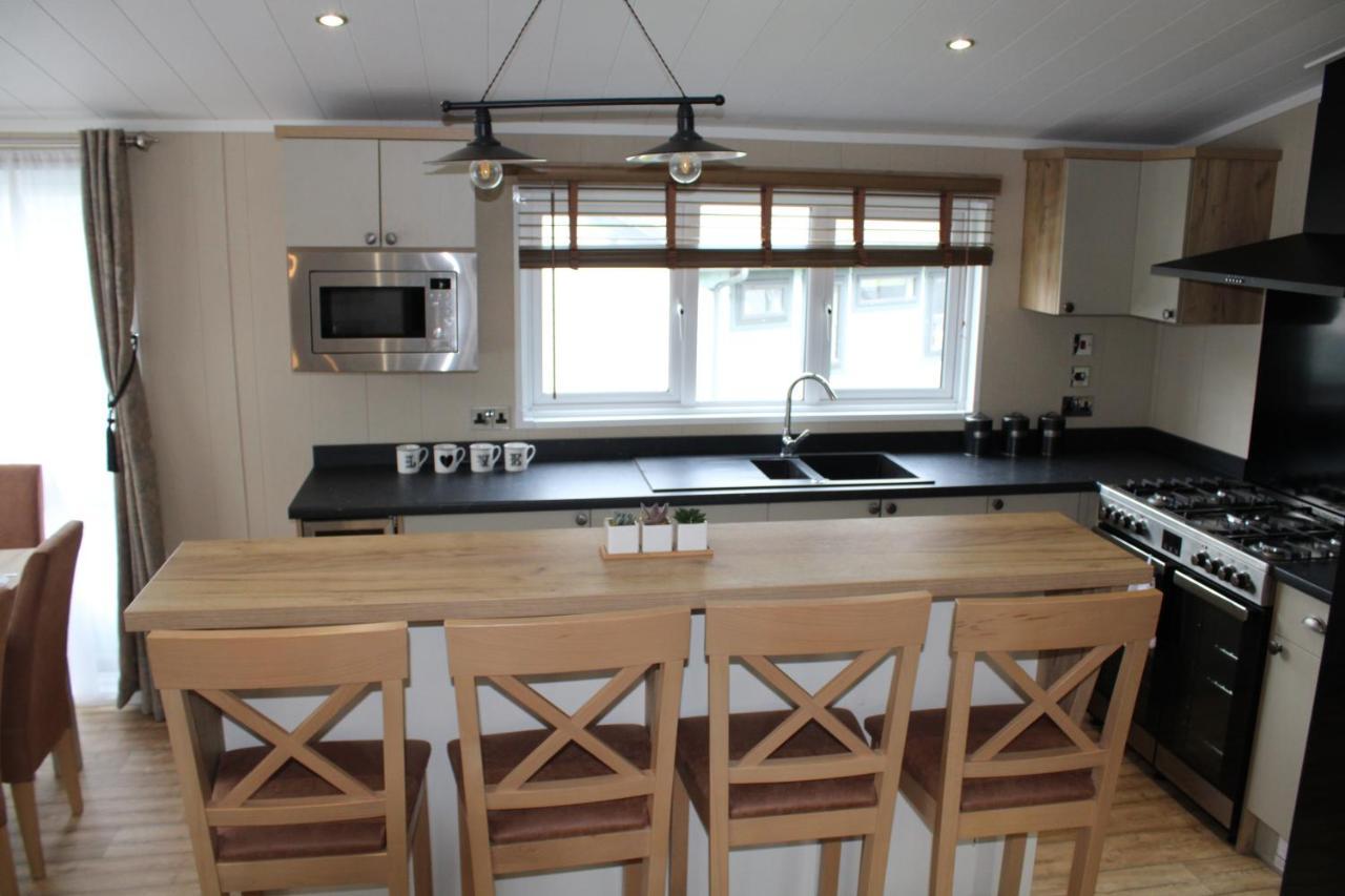 Luxury Lodge On Edge Of New Forest And 800M From Sea Entertainment And Leisure Passes Included Milford on Sea Exterior foto