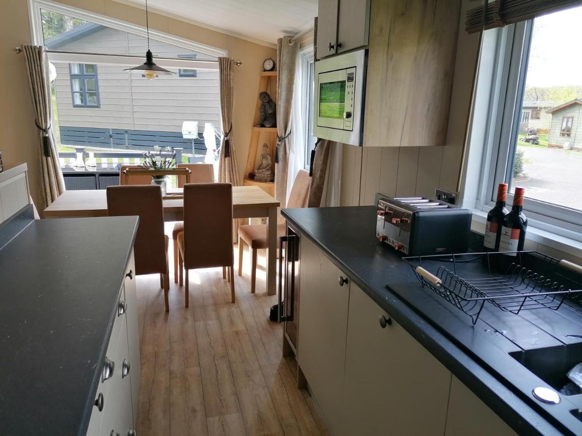 Luxury Lodge On Edge Of New Forest And 800M From Sea Entertainment And Leisure Passes Included Milford on Sea Exterior foto