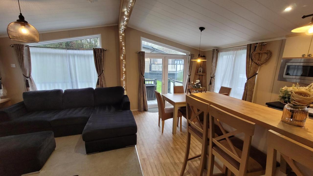 Luxury Lodge On Edge Of New Forest And 800M From Sea Entertainment And Leisure Passes Included Milford on Sea Exterior foto