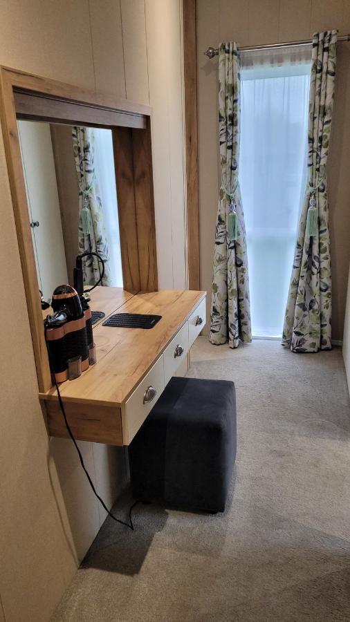 Luxury Lodge On Edge Of New Forest And 800M From Sea Entertainment And Leisure Passes Included Milford on Sea Exterior foto