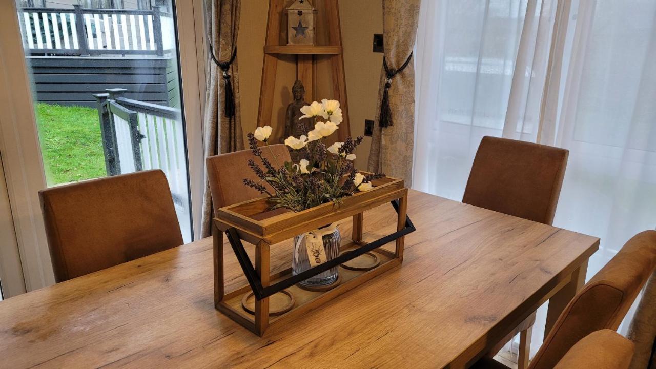 Luxury Lodge On Edge Of New Forest And 800M From Sea Entertainment And Leisure Passes Included Milford on Sea Exterior foto